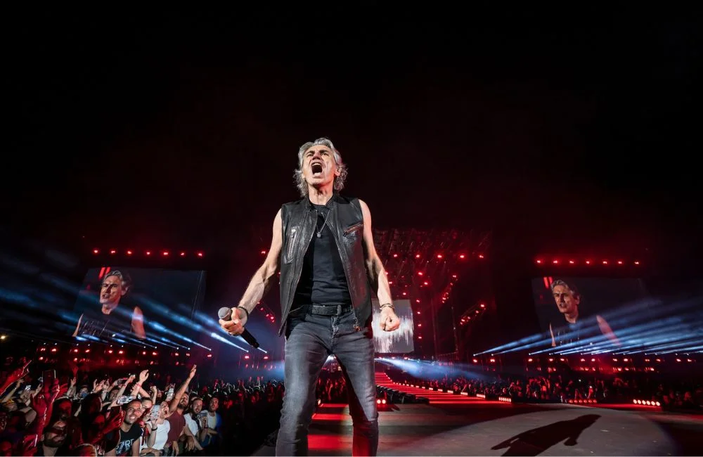Italian band: Ligabue - Travel2Concert