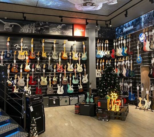 Budapest Instruments HangszerPláza | Musical Instrument Stores in Budapest