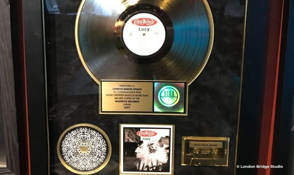 London Bridge Studio - Grunge Landmaks in Seattle, USA - Travel 2 concert