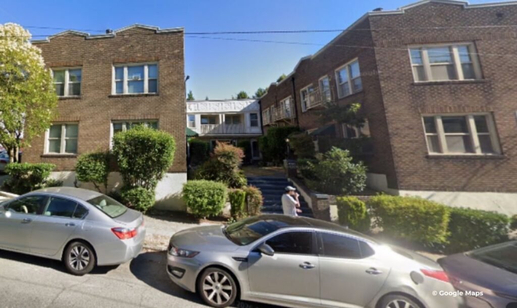 Singles Filming Location: Coryell Court Apartments in Seattle, USA - Travel 2 Concert