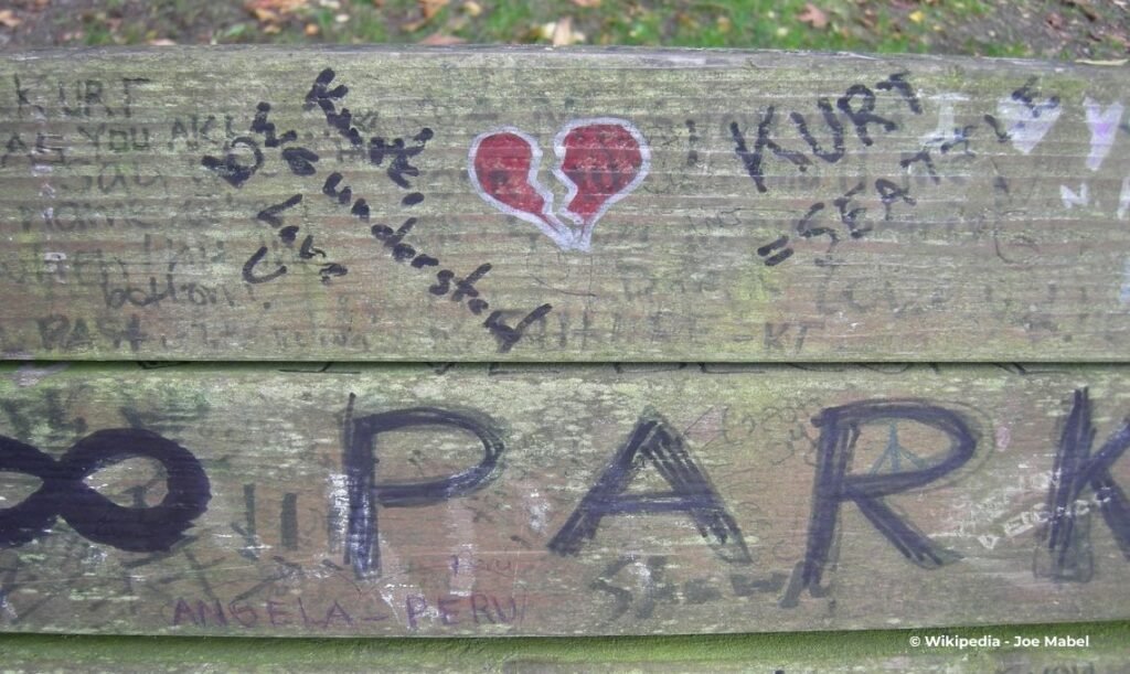 Kurt Cobain Memorial Bench - Grunge Landmarks in Seattle, USA - Travel 2 Concert