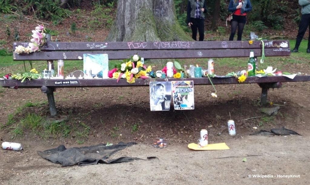 Kurt Cobain Memorial Bench - Grunge Landmarks in Seattle, USA - Travel 2 Concert