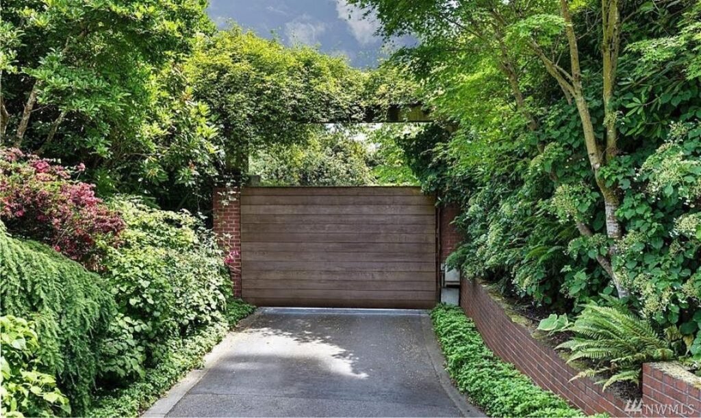 Kurt Cobain's Last House in Seattle, USA - Rock Landmarks - Travel 2 Concert