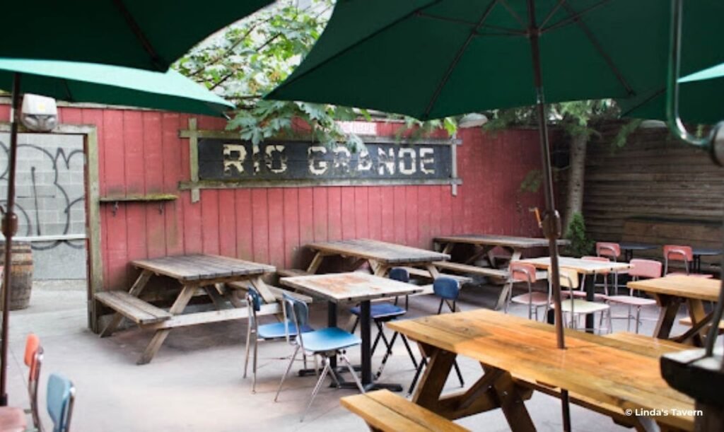 Lindas Tavern in Seattle, USA - Travel 2 Concert