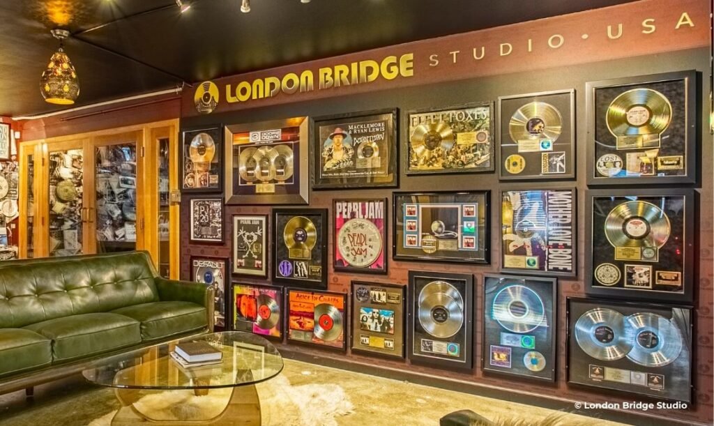 London Bridge Studio - Grunge Landmaks in Seattle, USA - Travel 2 concert