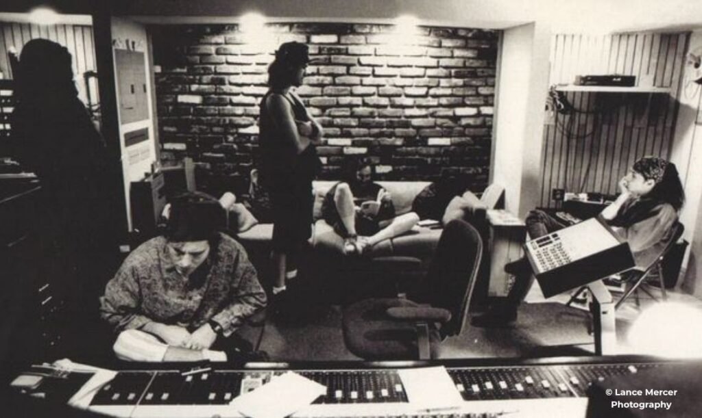 London Bridge Studio - Pearl Jam Landmaks in Seattle, USA - Travel 2 concert