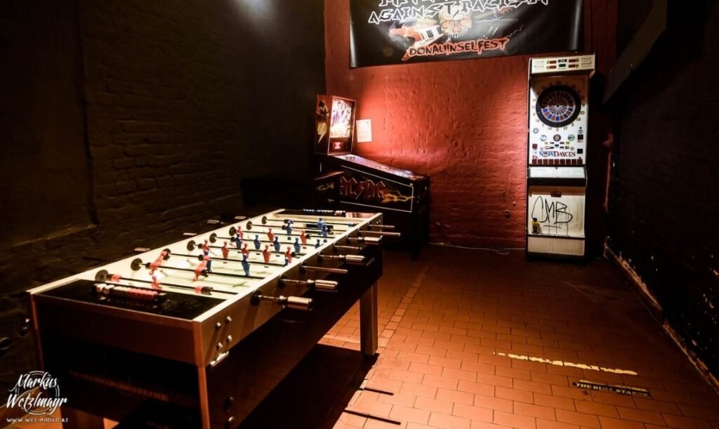 Battle Axe - Rock Bars in Vienna, Austria - Travel 2 Concert