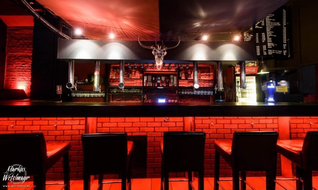 Battle Axe - Rock Bars in Vienna, Austria - Travel 2 Concert